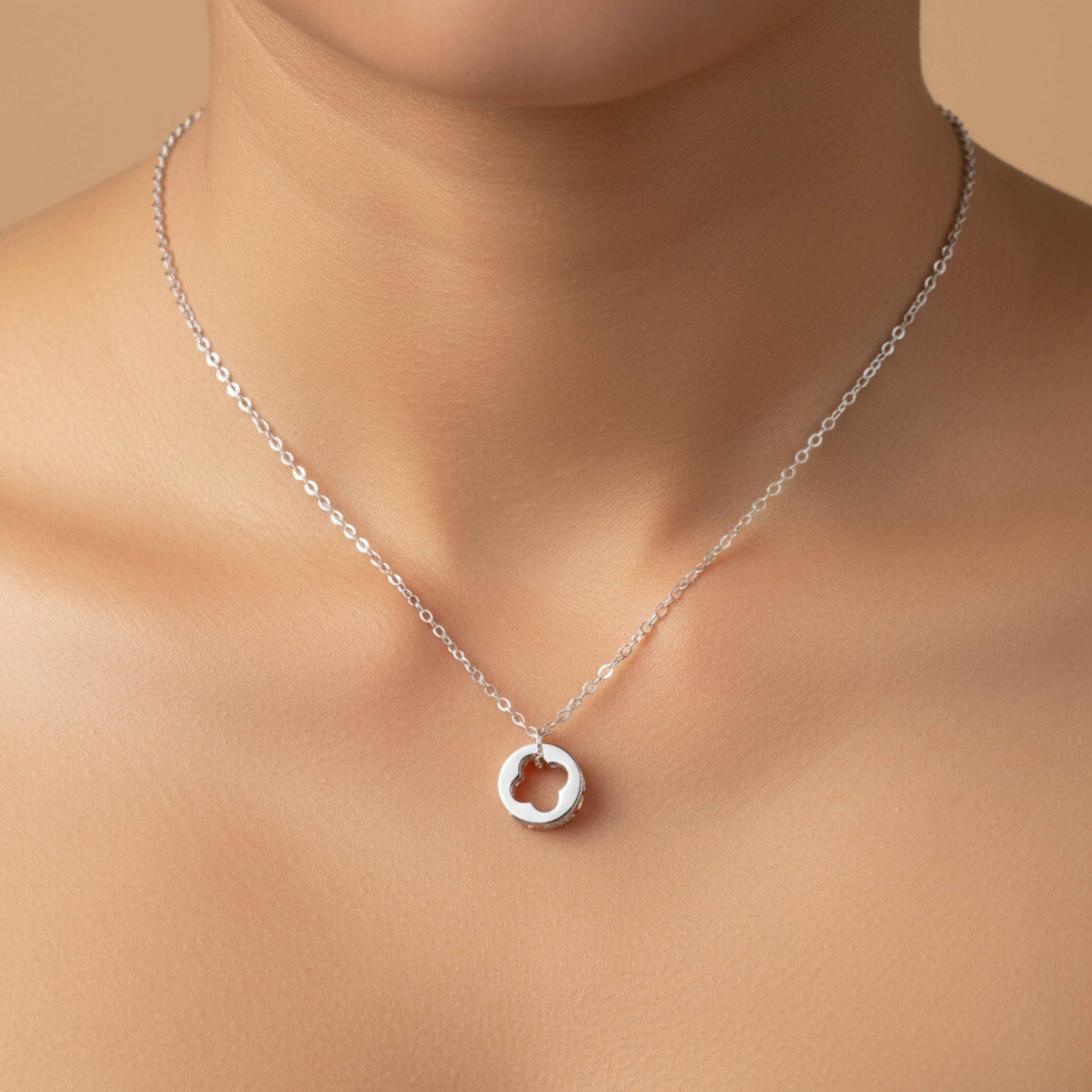 Pure Clover Halo Pendant