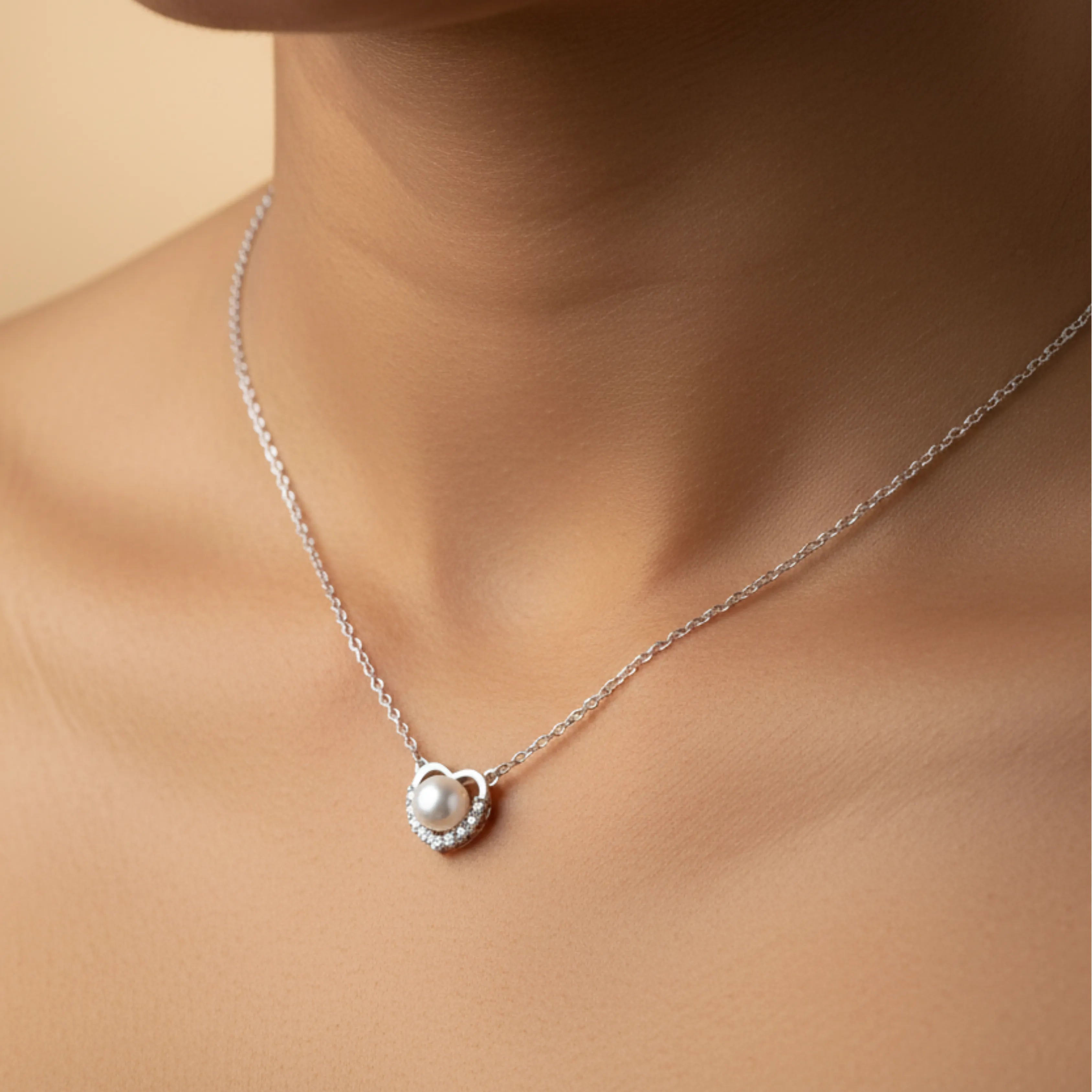 Elegant Pearl Halo Necklace
