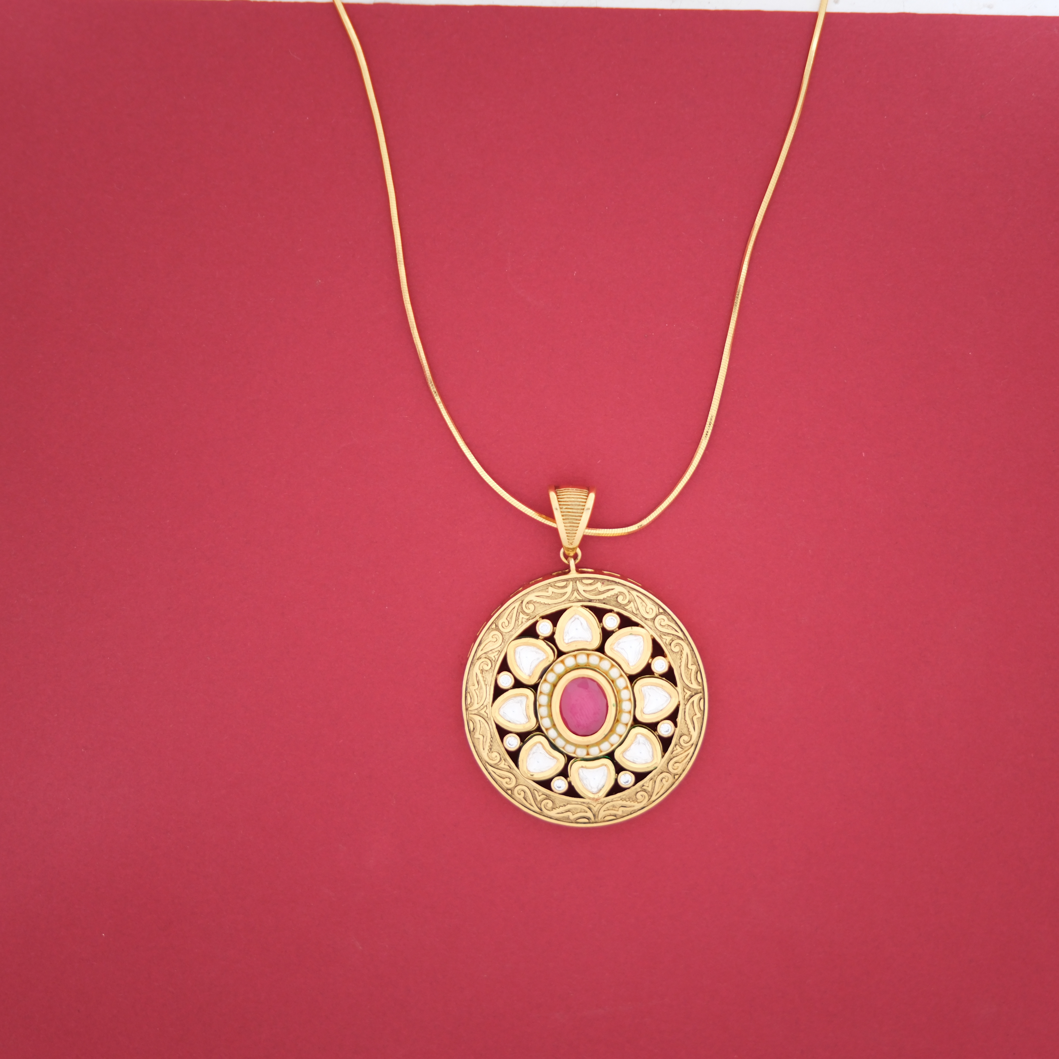 Emerald Rajwada Heritage Pendant Set