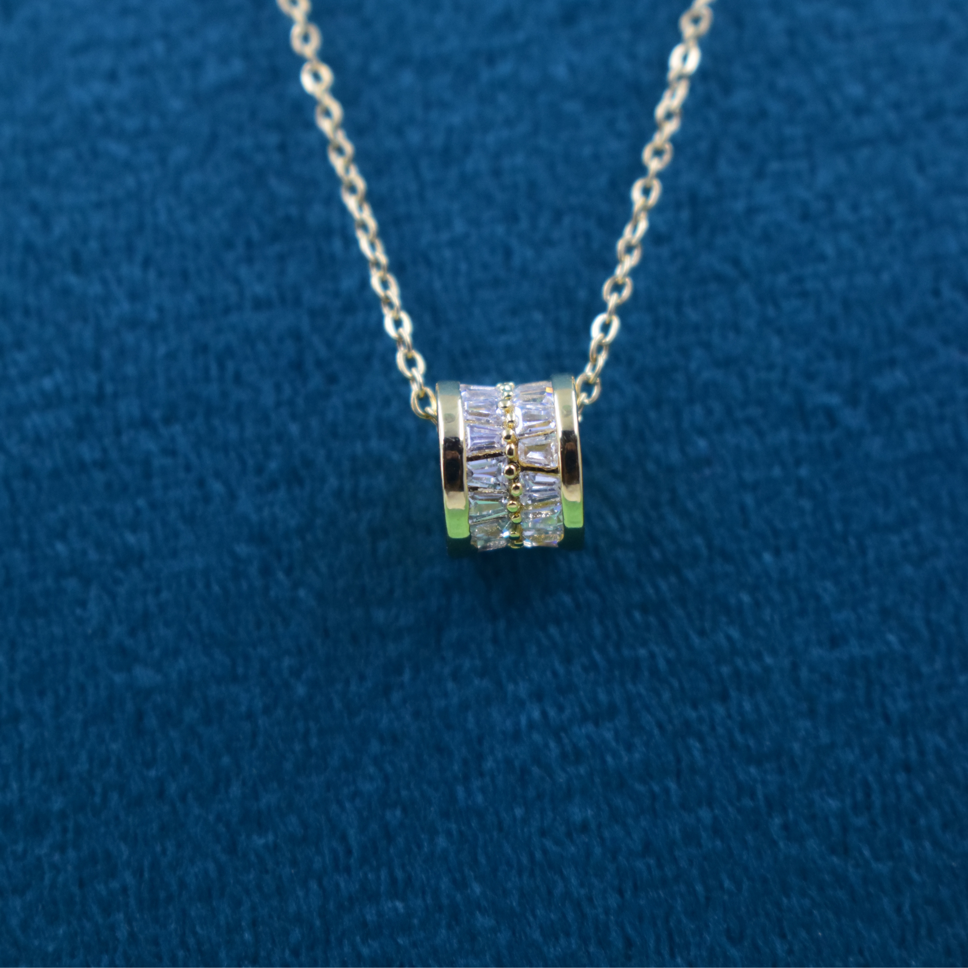 Golden Spark Barrel Pendan