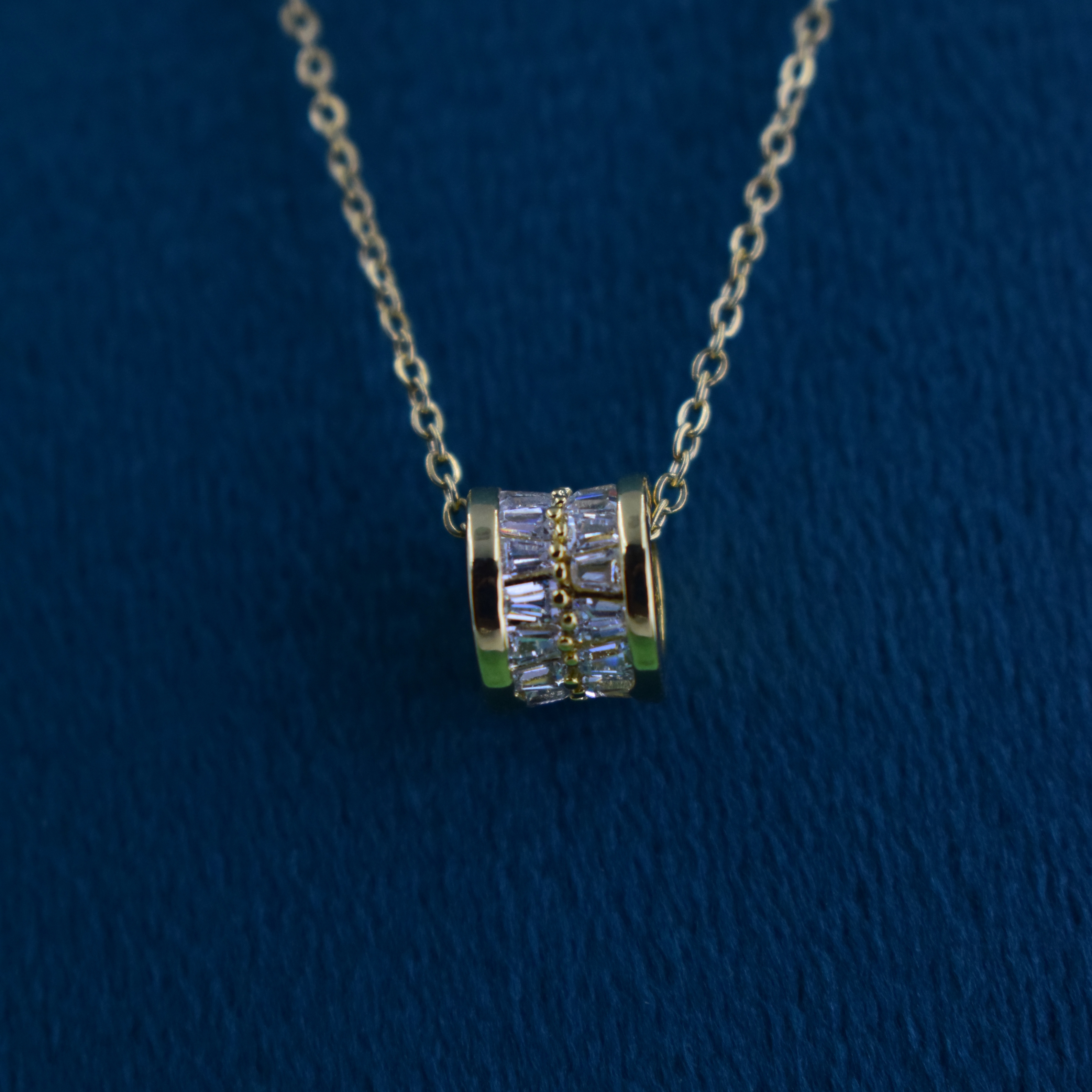 Golden Spark Barrel Pendan