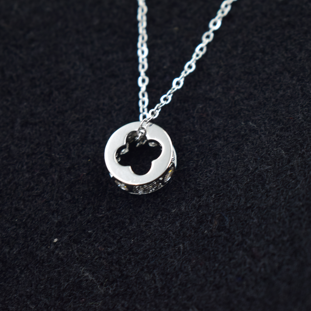 Pure Clover Halo Pendant
