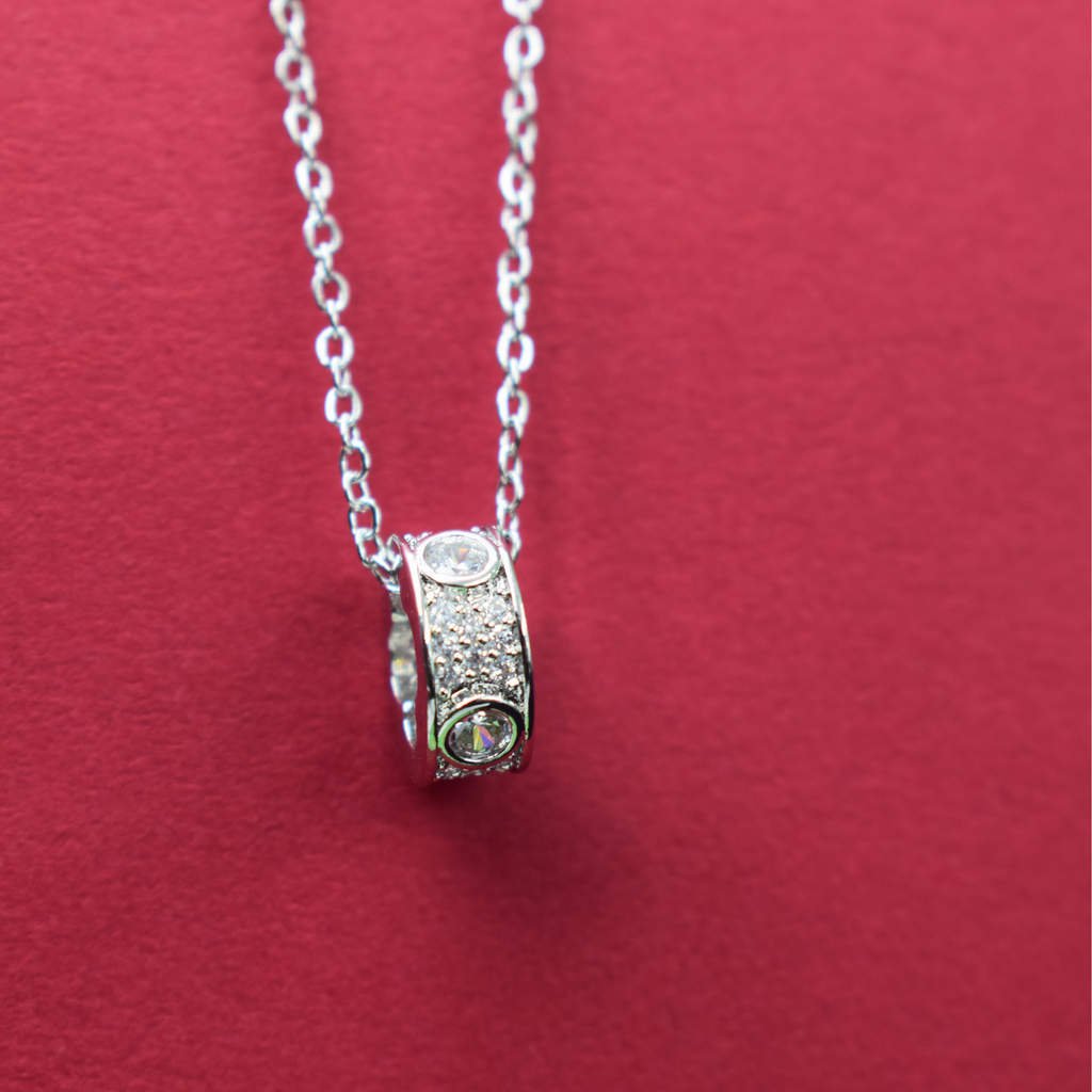 Pure Clover Halo Pendant