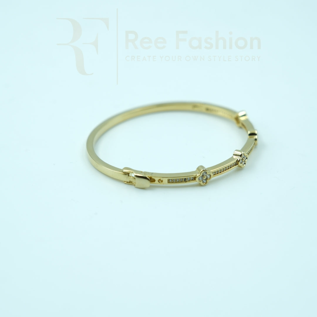 Golden Clover Elegance Bracelet